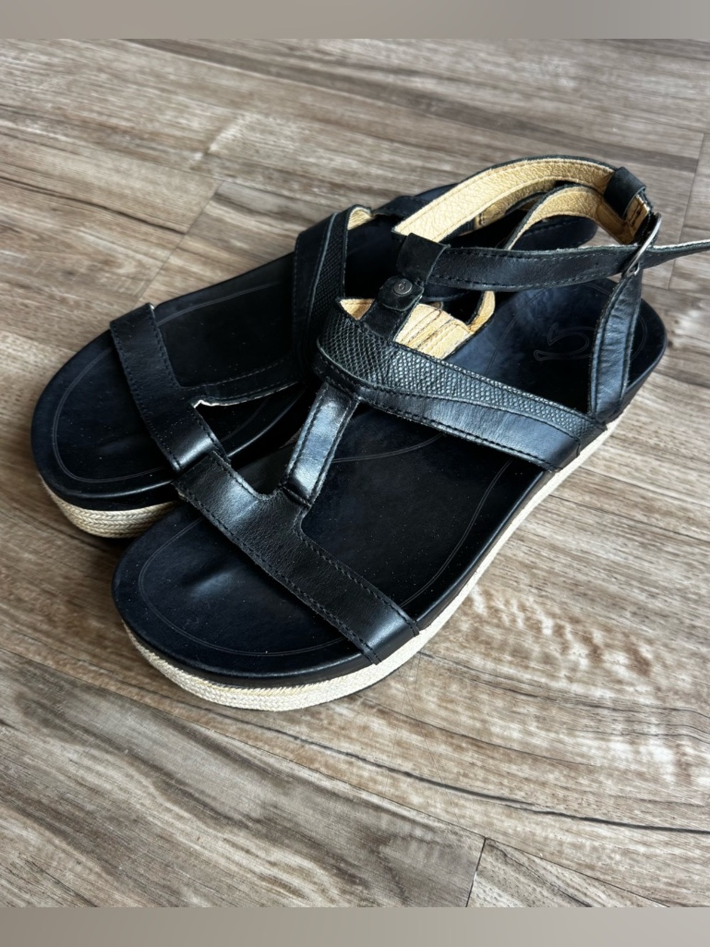 Olukai Hi’ona Loa wedge heel sandals size 39 US 9